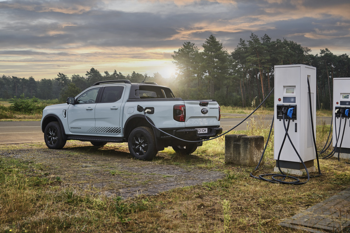 FORD 2024 RANGER PHEV 04