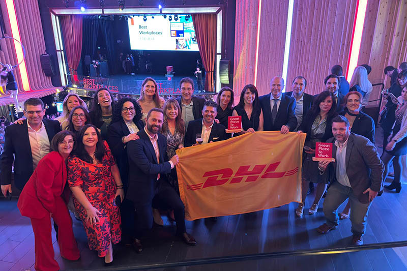 Foto equipos de DHLSC y DHLE tras recoger el reconocimiento