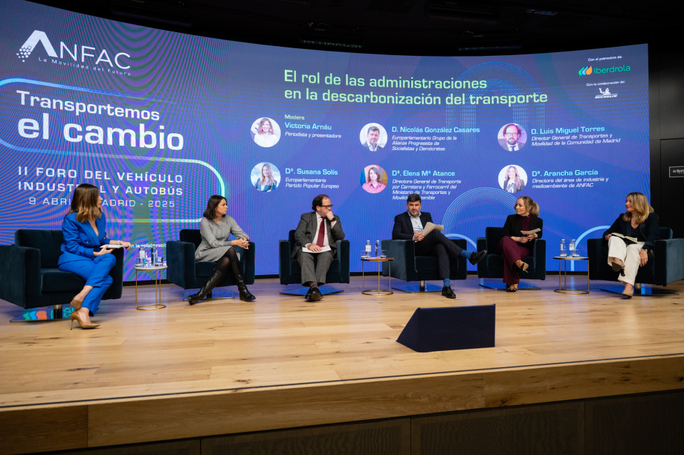 Mesa de debate AAPP