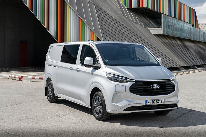 2025PbFP Transit Custom PHEV MultiCab 002