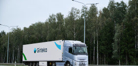 Girteka purchase 2000 Volvo trucks (1)