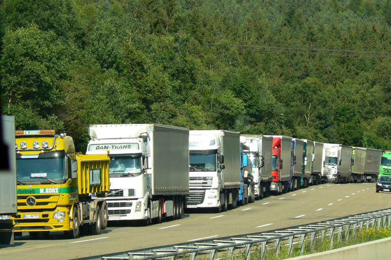 El objetivo de esta convocatoria es identificar los desafíos a los que se enfrentan los operadores de transporte por carretera internacionales de la UE.