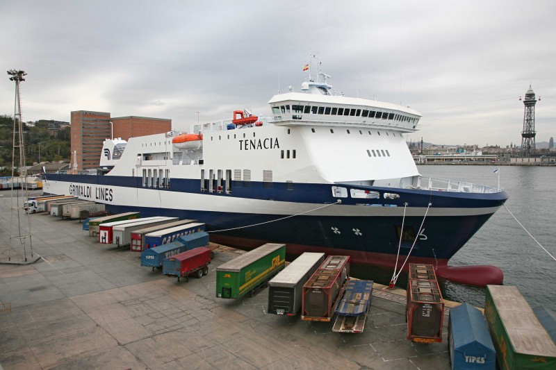 Grimaldi opera ocho barcos entre Barcelona y Valencia con diversos puertos italianos. Y a través de Finnlines une los puertos de Bilbao, Ferrol y Santander con varios destinos escandinavos.