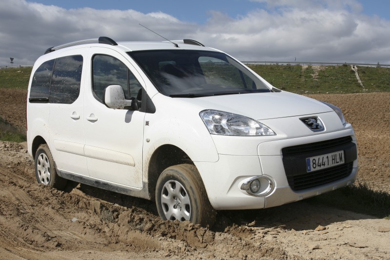 TodoTransporte tuvo ocasión de conocer las virtudes fuera del asfalto del Partner 4x4 hace algunos meses.