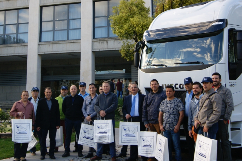 Técnicos, mandos intermedios y conductores de Disfrimur quedaron "impresionados" con el proceso de producción del Stralis.