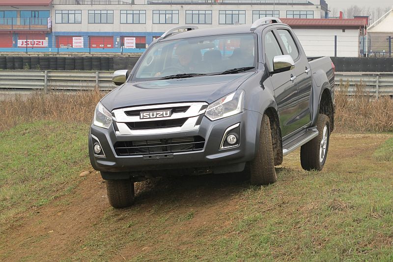 isuzu-d-max-en-tierra