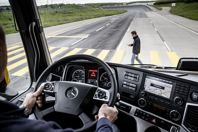 el Active Brake Assist 4 es el primer sistema de frenado de emergencia capaz de detectar peatones.