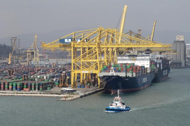 Terminal de contenedores de Grup TCB en el Puerto de Barcelona.