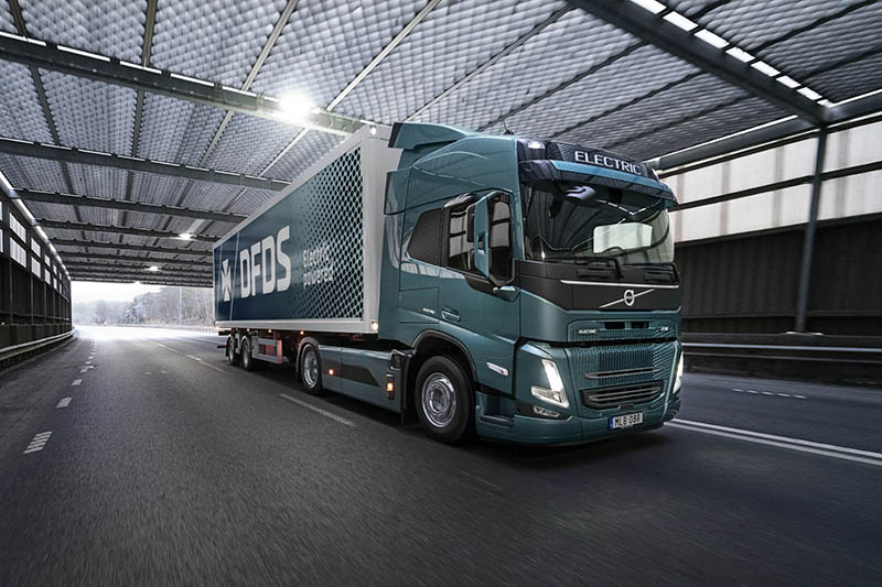 Útil fibra infinito Volvo Trucks y DFDS colaboran para electrificar el transporte de camiones  pesados