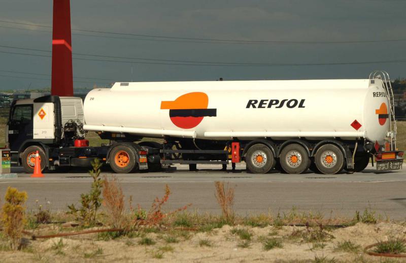 El transporte de mercancías peligrosas "soporta cambios y modificaciones continúas en su legislación", explican desde la fundación./ Repsol