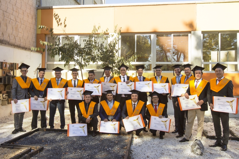 Los primeros 17 graduados han recibido formación para convertirse en "comerciales premium".