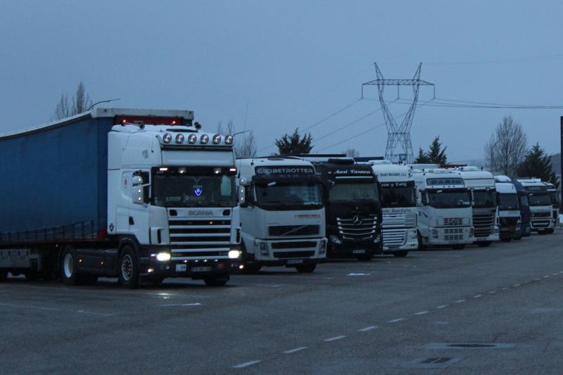 La seguridad en muchos de los aparcamientos de la red de carreteras del Estado brilla por su ausencia.