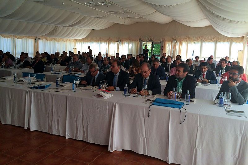 Unos 200 empresarios acudieron a la Asamblea General de Atfrie.