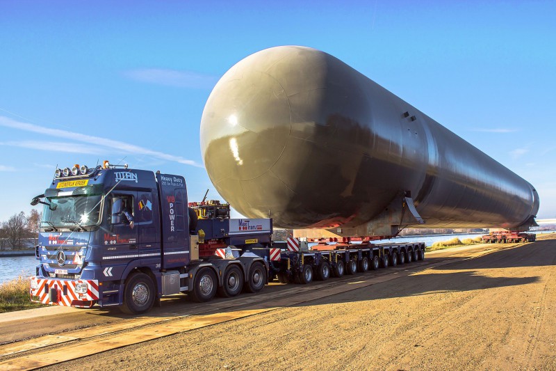 La longitud del tanque alcanza los 74 metros.