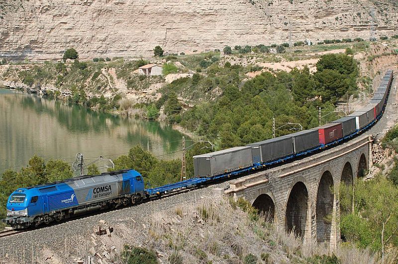 Actualmente, sólo el 3% de las mercancías que se mueven entre España y Francia lo hacen en ferrocarril.