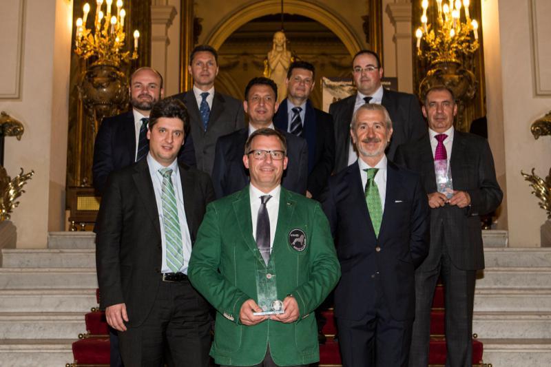 Robert Katzer, director gerente de MAN Truck & Bus Iberia, recogió la "chaqueta verde" que identifica al Mejor mercado del año.